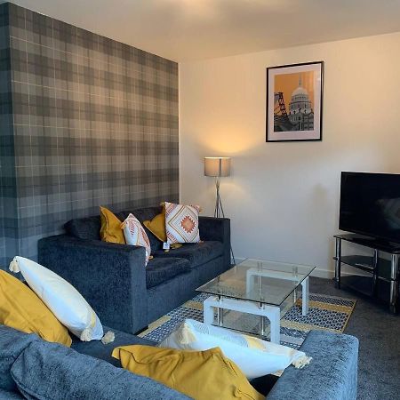 Modern 2 Bedroom Flat With Free Parking In Cambuslang, Glasgow Eksteriør bilde