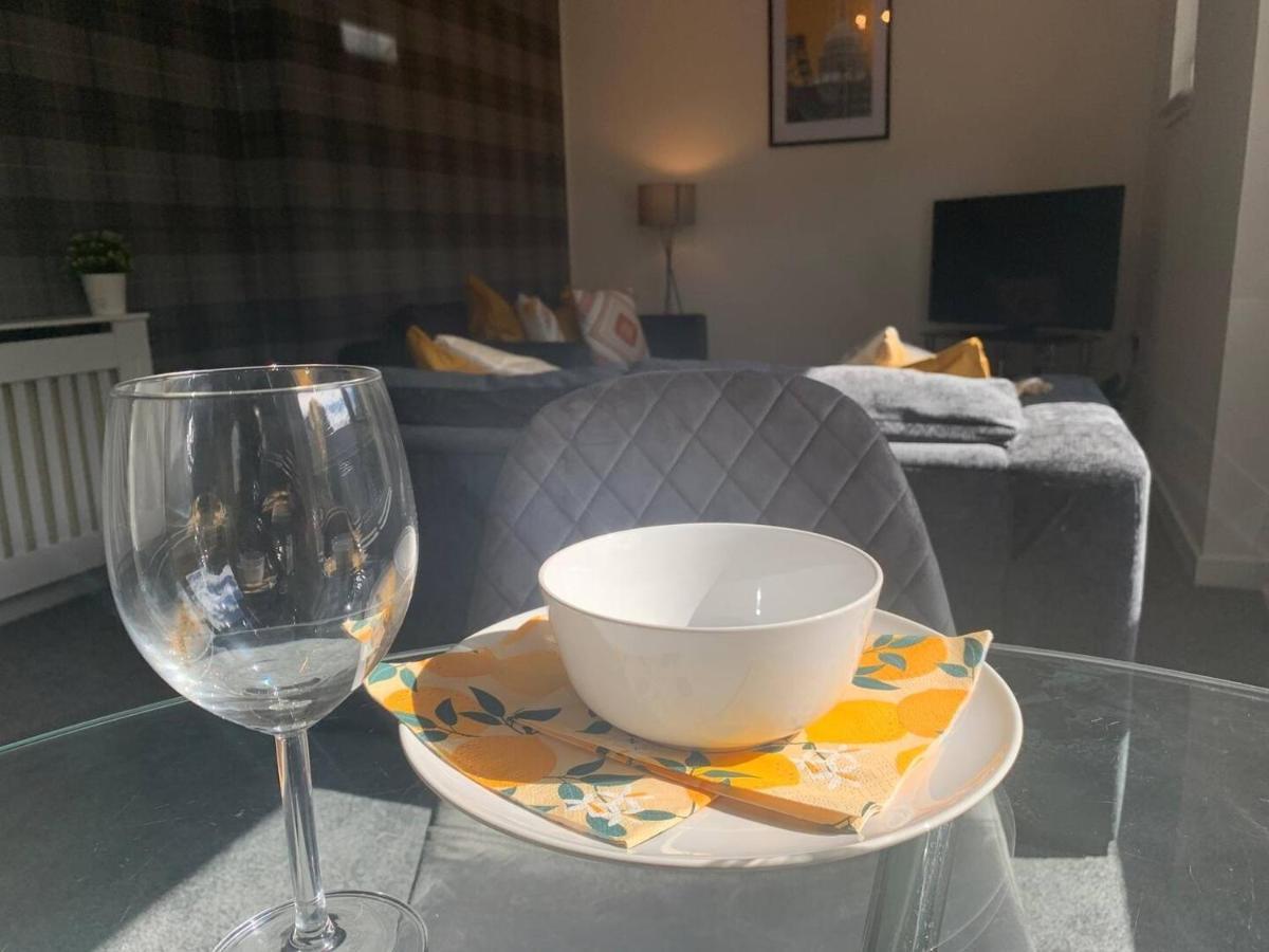 Modern 2 Bedroom Flat With Free Parking In Cambuslang, Glasgow Eksteriør bilde