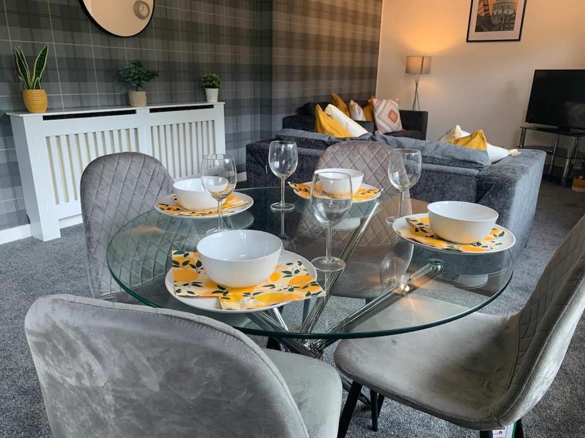 Modern 2 Bedroom Flat With Free Parking In Cambuslang, Glasgow Eksteriør bilde