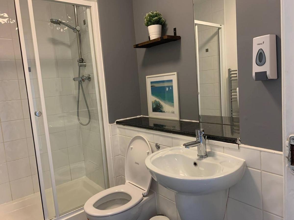 Modern 2 Bedroom Flat With Free Parking In Cambuslang, Glasgow Eksteriør bilde