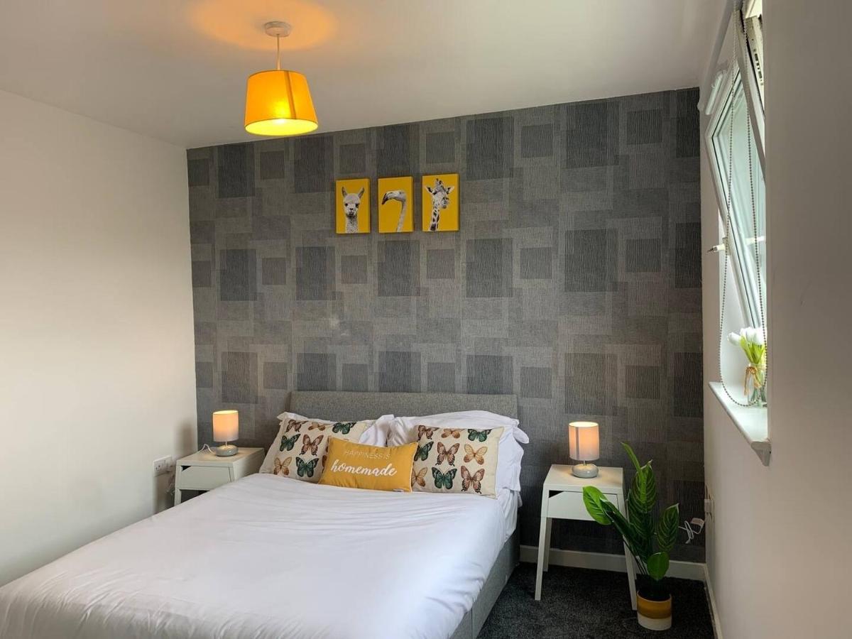 Modern 2 Bedroom Flat With Free Parking In Cambuslang, Glasgow Eksteriør bilde