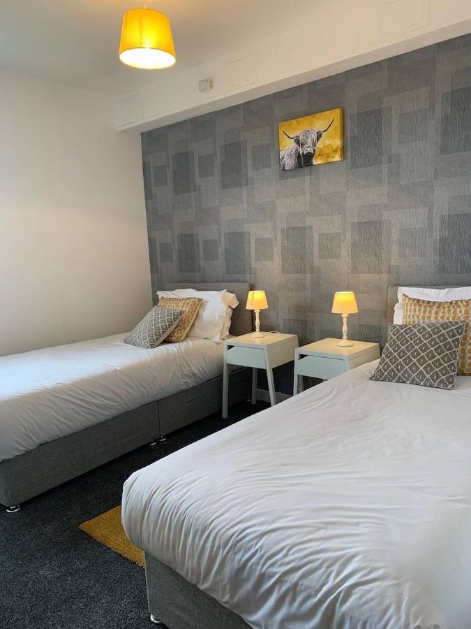 Modern 2 Bedroom Flat With Free Parking In Cambuslang, Glasgow Eksteriør bilde