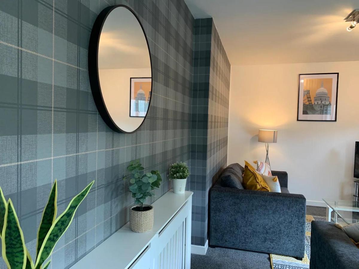 Modern 2 Bedroom Flat With Free Parking In Cambuslang, Glasgow Eksteriør bilde