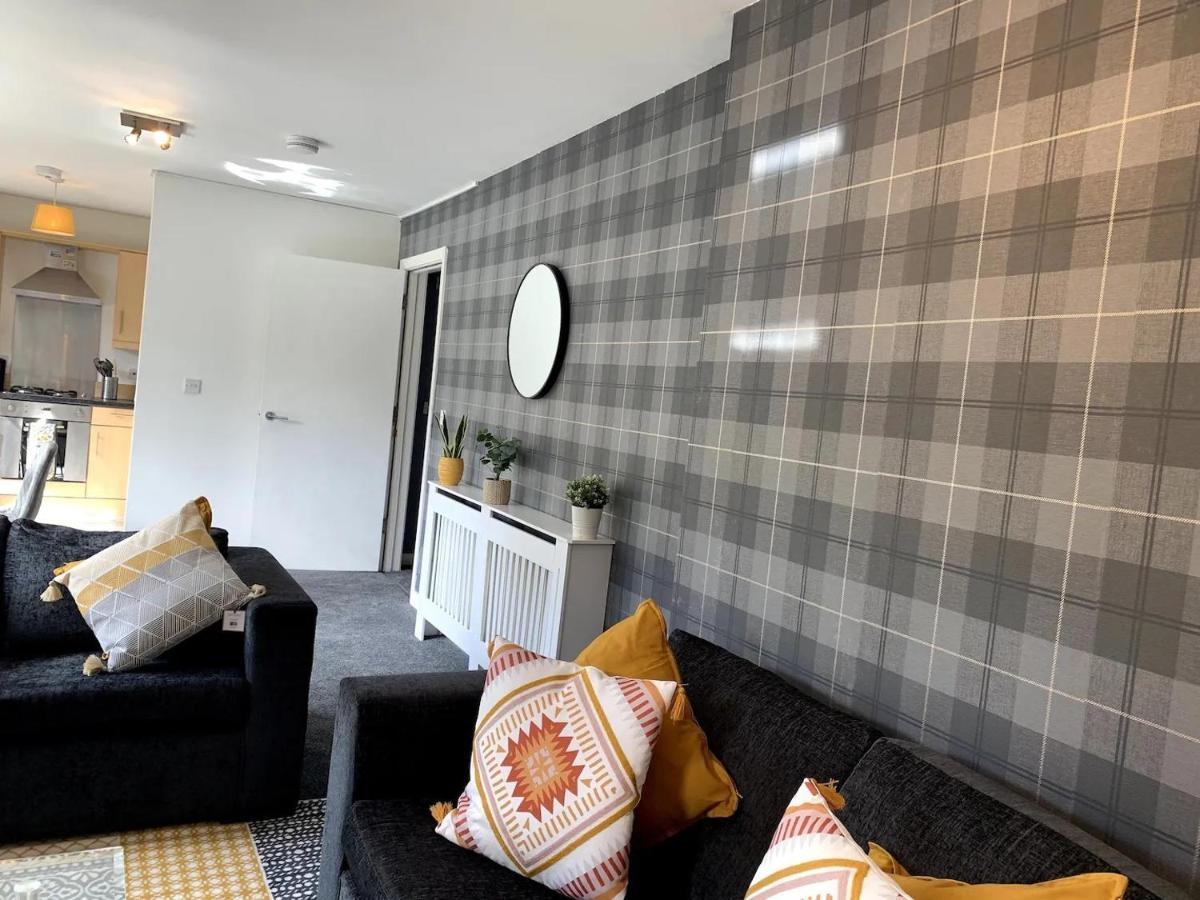 Modern 2 Bedroom Flat With Free Parking In Cambuslang, Glasgow Eksteriør bilde